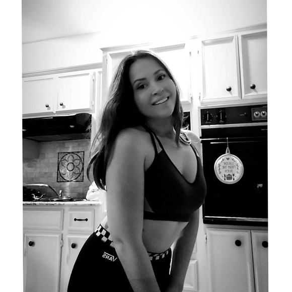 Meet your Posher, Cassie - Picture 2 of 2